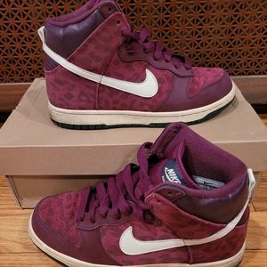 Used Nike Dunks, Women's size 7